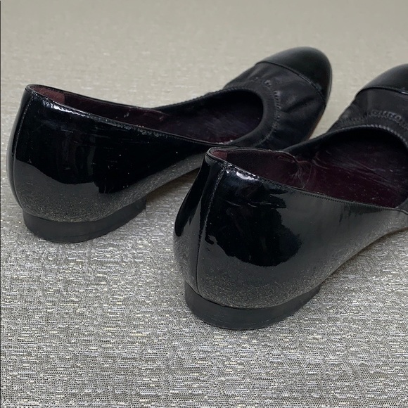 CHANEL BLACK LEATHER AND PATENT BALLET SLIPPERS - Picture 10 of 16